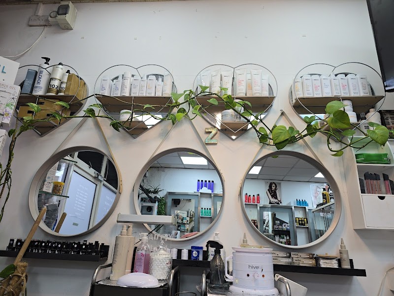 Naz hair and beauty hallgreen