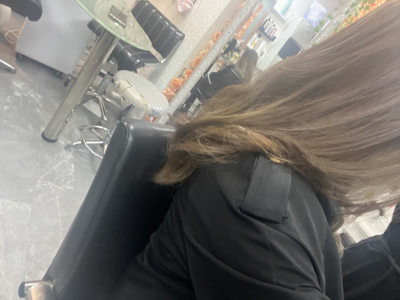 Naz hair and beauty hallgreen