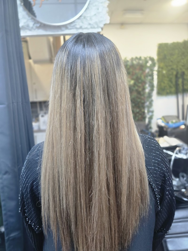 Naz hair and beauty hallgreen